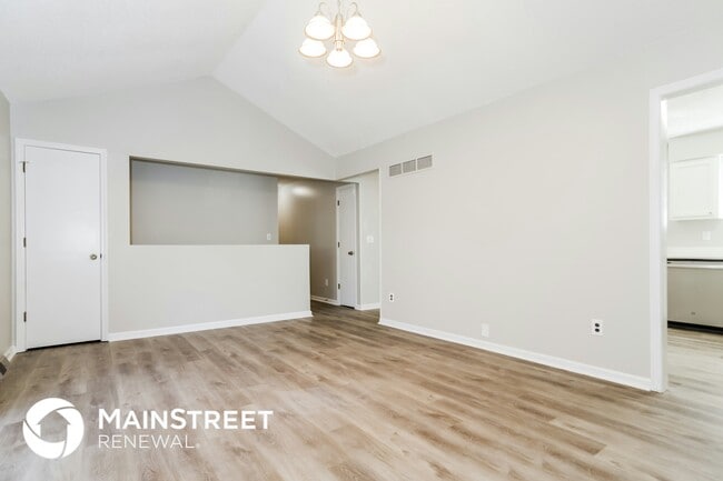 Photo - 305 SE Westminister Rd