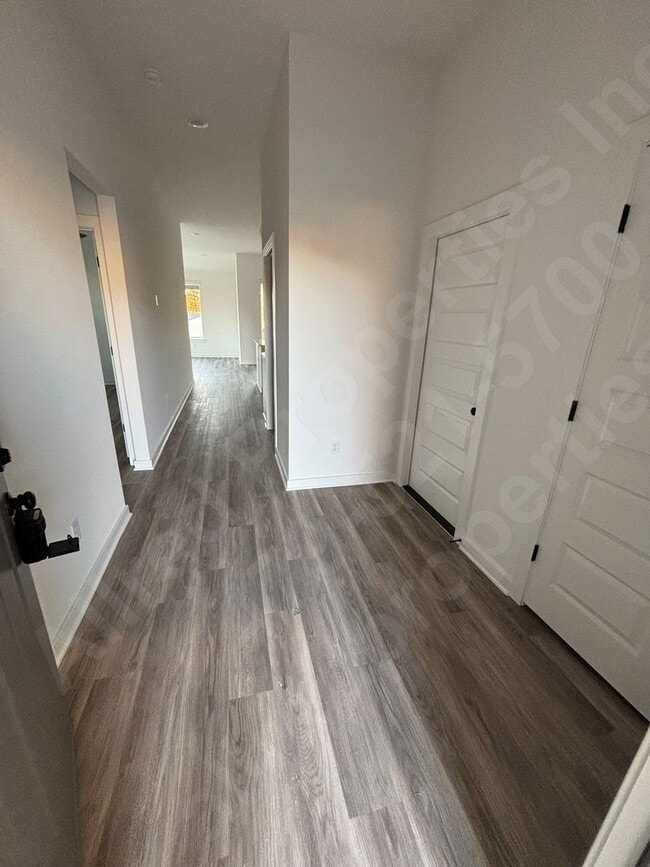 312 N Yona Ln