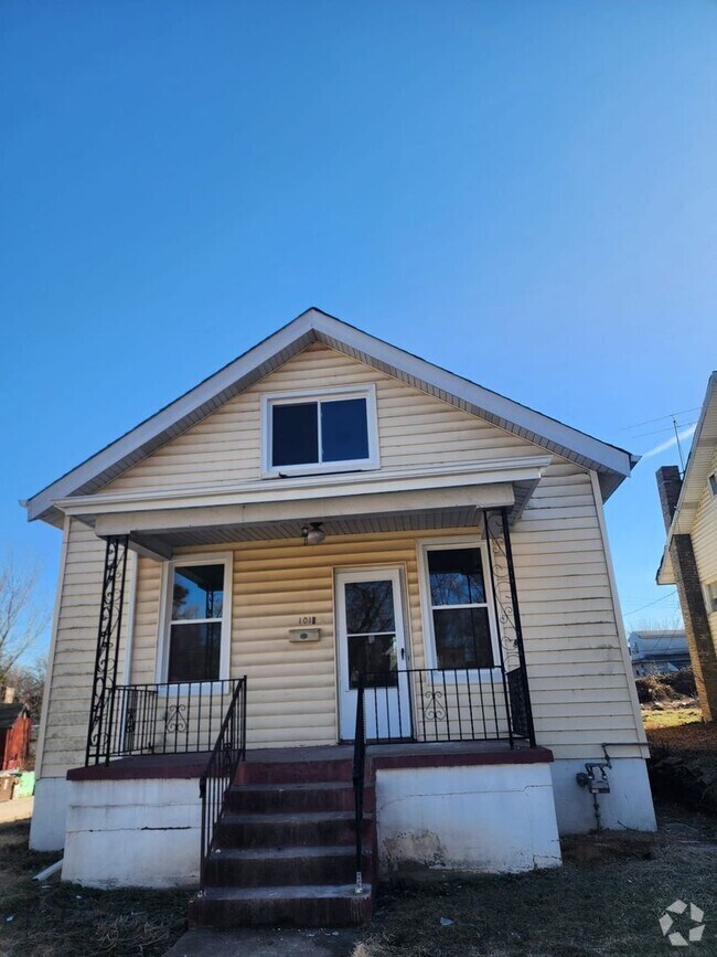 Building Photo - Spacious 4- Bedroom Rental