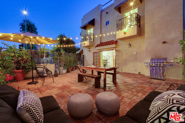 Large Private Patio - 1457 Centinela Ave Casa Adosada