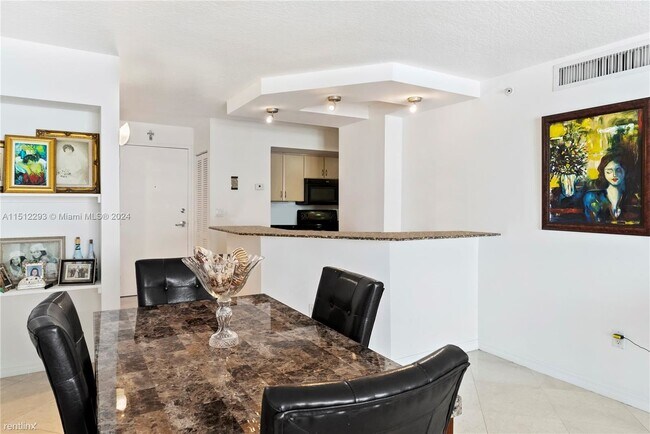 Photo - 1 br, 1.5 bath Condo - 6917 Collins Ave Ap... Unit Apt 1512