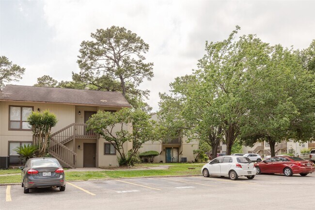 Photo - 15919 Golf Club Dr Unit 111