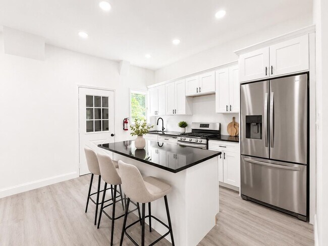 Photo - 428 56th St