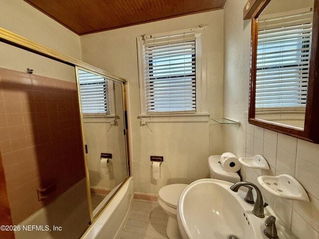 Photo - 3510 Stanley St