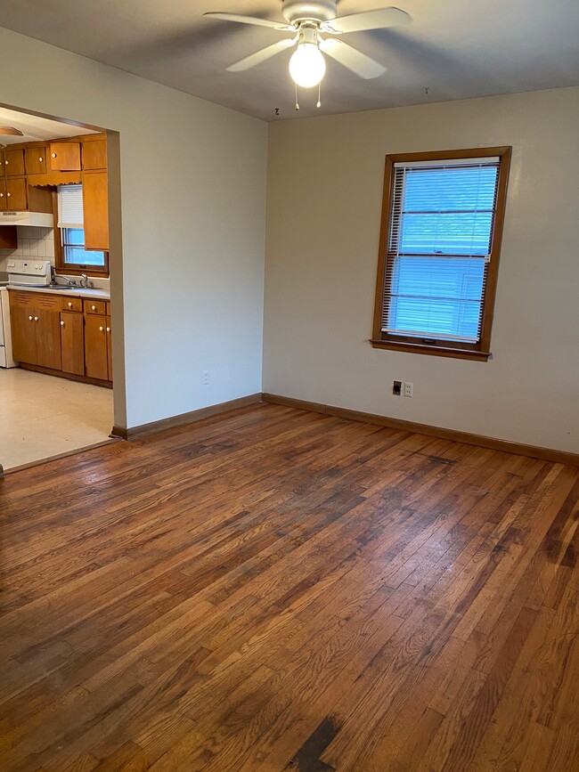 Photo - 10606 Kentucky Ave