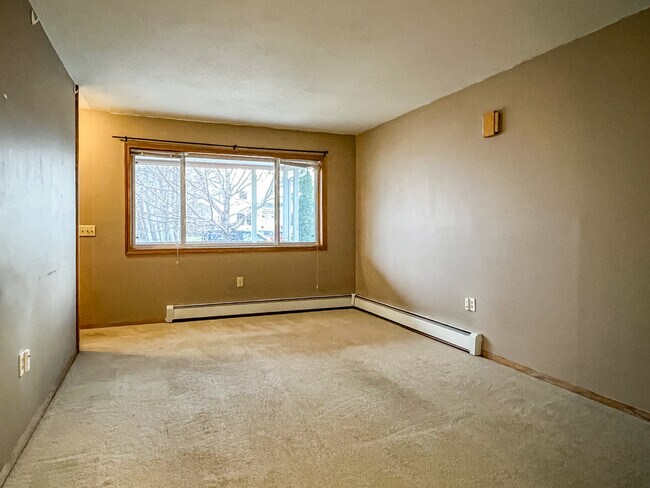 Living room - 2216 Longyear Ave Unit 2216