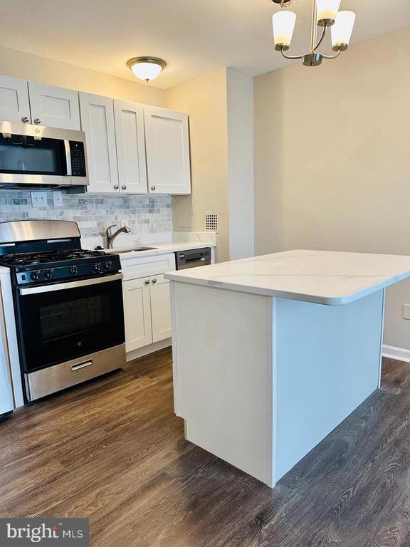 Building Photo - 950 25th St NW Unit 423-N