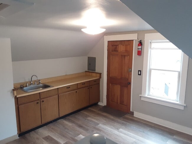 1204 Shawano Ave Unit Upper