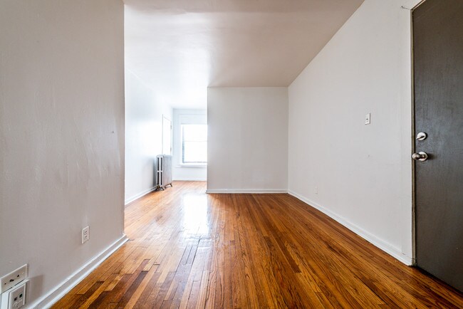 Living Area - 2900 E 91st St