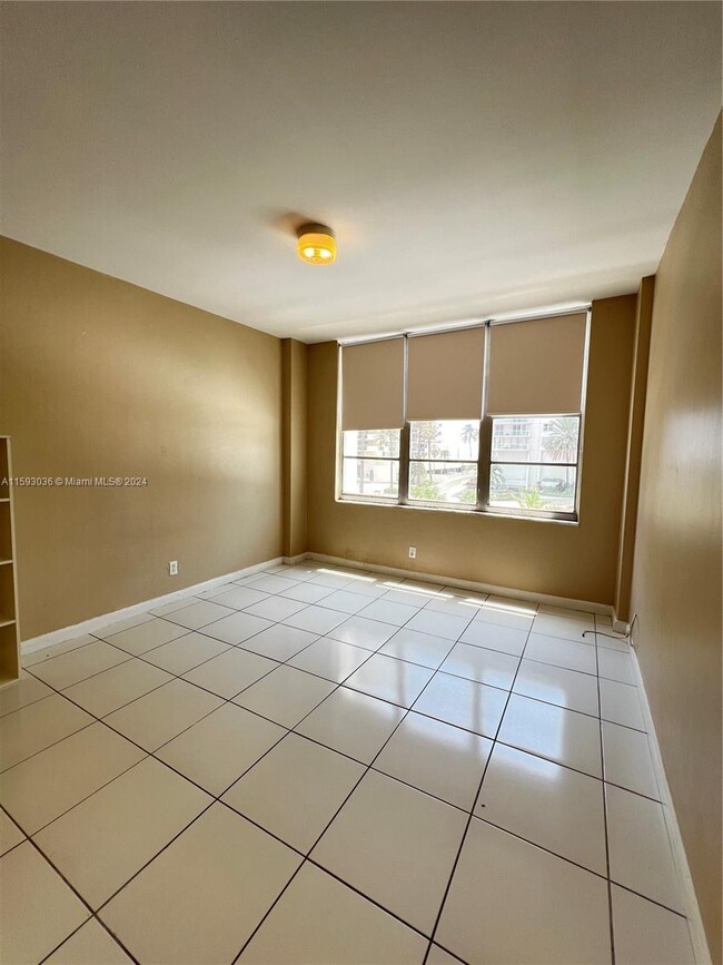 Photo - 5700 Collins Ave