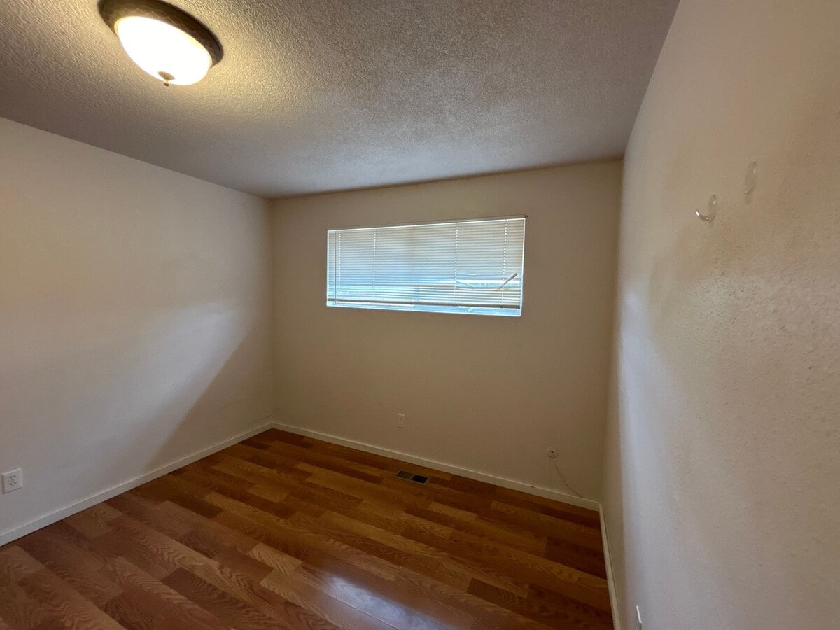 Photo - 457-463 SW Madison St