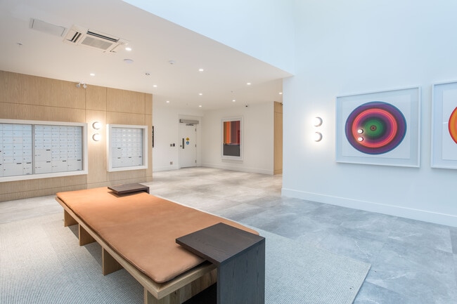 Photo - 606-125 Albert Unit 606