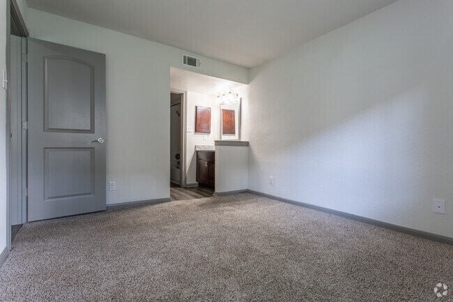 1 BR, 1 BA - 668 SF