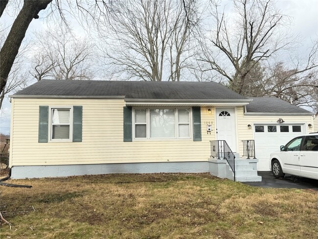 Building Photo - 1060 Loekes Dr