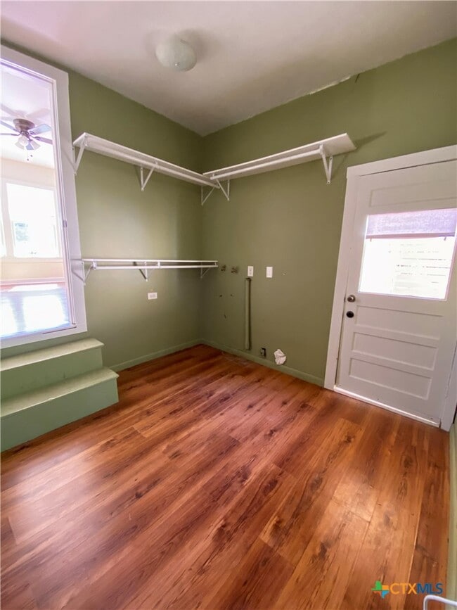 Photo - 385 Comal Ave