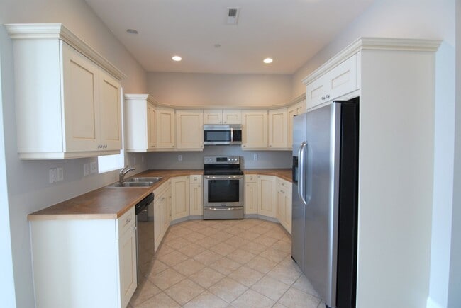 Photo - Downtown City Living Spacious 1 bedroom 1 bathroom in the heart of Greensboro