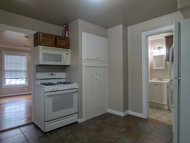 Photo - 900 McCormick St Unidad #1