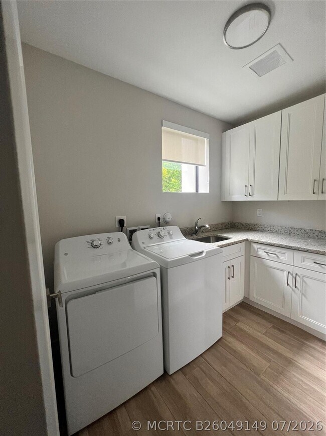 Photo - 124 NE 12th St