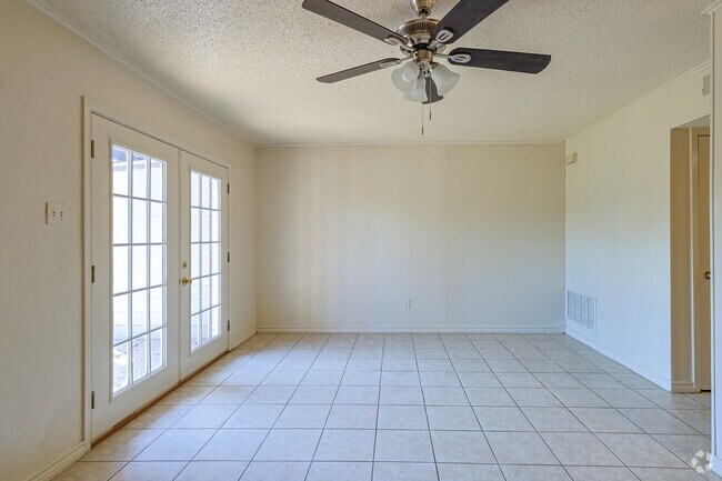 2BR, 1.5BA - 1,100SF- Dining Area