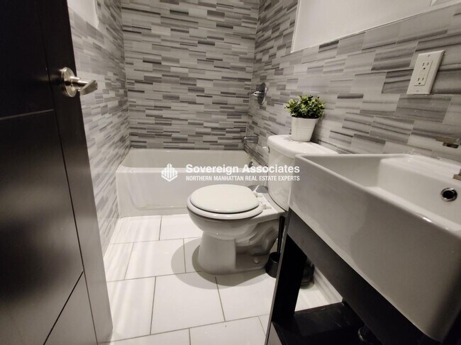 Photo - 15 W 107th St Unidad 33