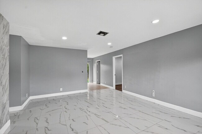 Photo - 6282 Wauconda Way W