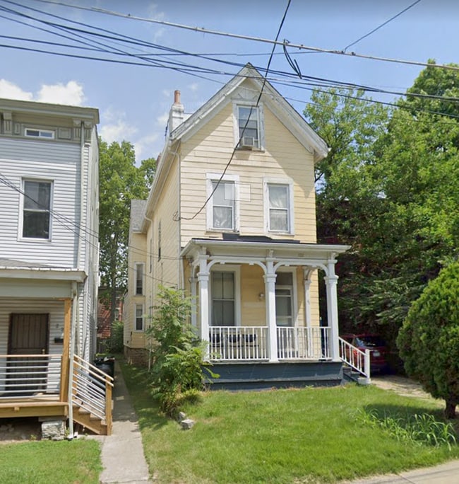 Building Photo - 7 Bed/3 Bath Mins. from UC Campus $750/pp ...