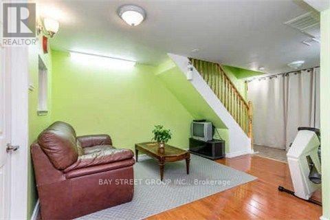 Photo - 35 Cairnside Crescent