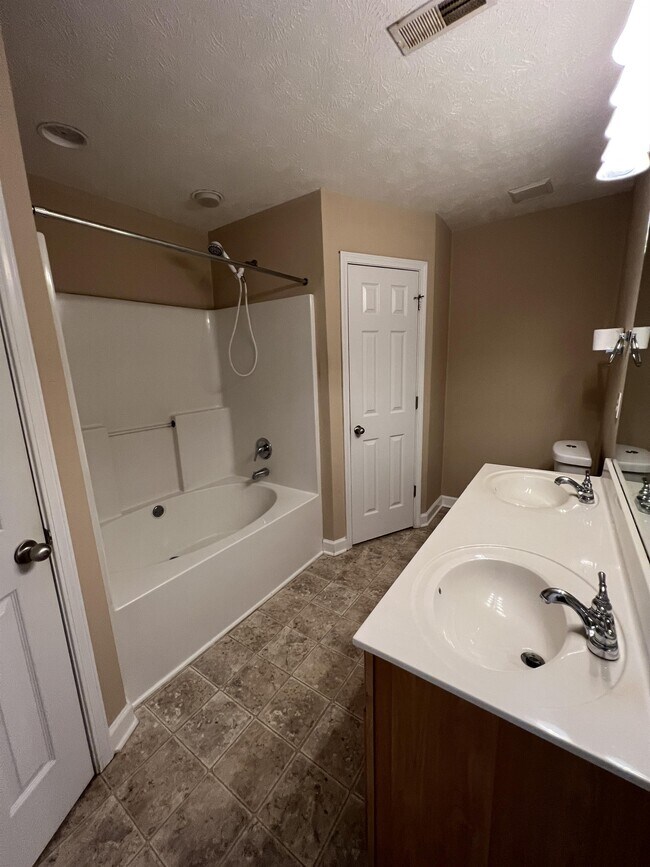 Photo - 3629 Southridge Blvd