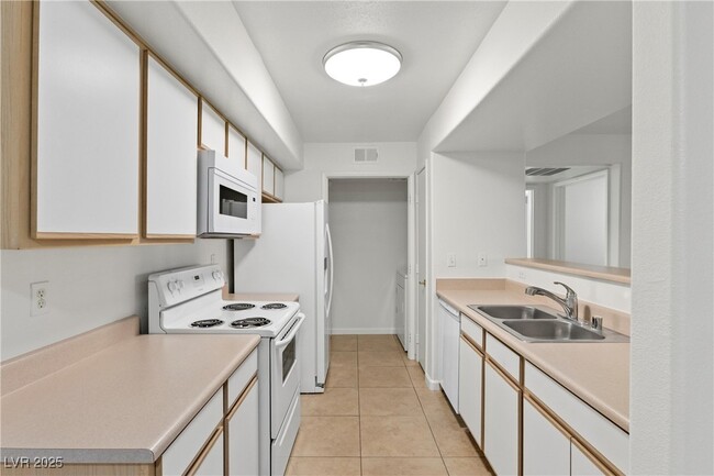 Photo - 2300 E Silverado Ranch Blvd Unidad 1074