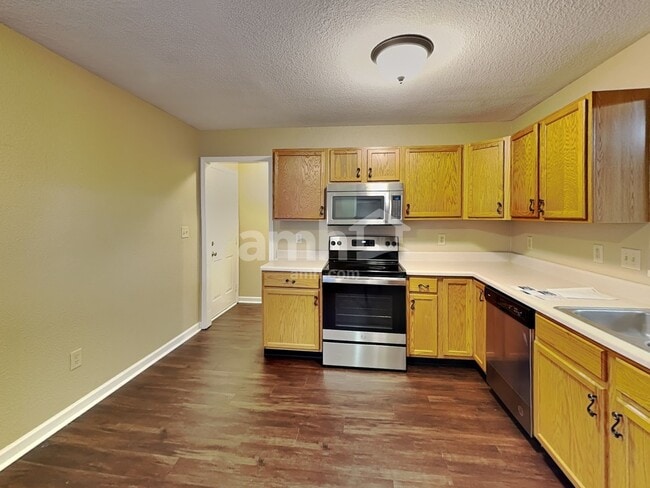 Photo - 220 Longview Bend