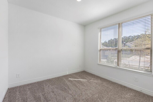 Photo - 1144 Purple Orchid St