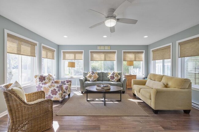16 Grasshopper Ln