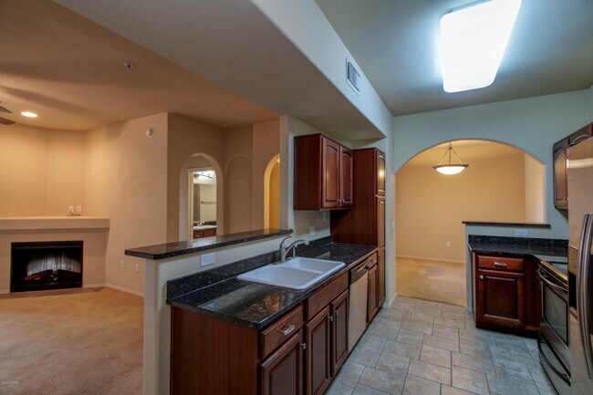 Photo - 2550 E River Rd Unidad 12202