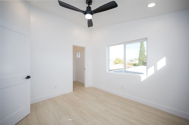Photo - Top Floor 1 Bed 1 Bath Apartment Unit 4322 48th St -  2