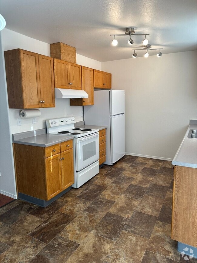 Building Photo - 1308/1310 W Lakeside Dr Unit 1308 W Lakeside Dr Rental