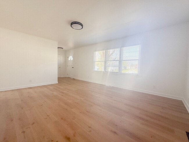 Photo - Pet-Friendly 3-Bedroom Home with Fenced Yard & Large Deck Near Downtown Livingston