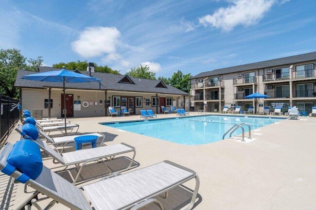 Building Photo - Gable Oaks Apartment Homes