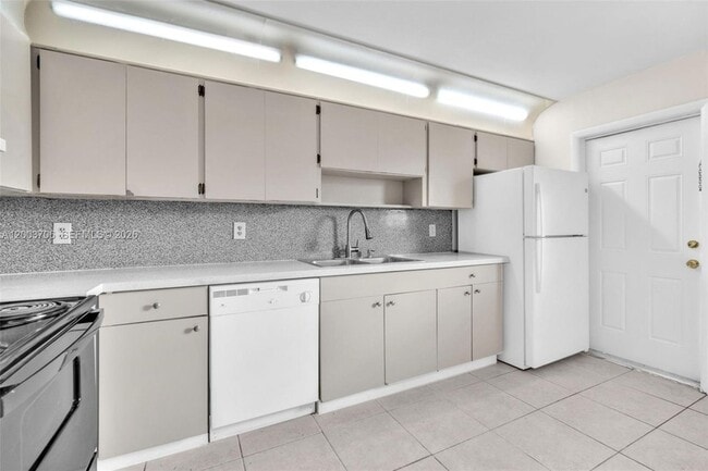 Photo - 2125 McKinley St Unit back