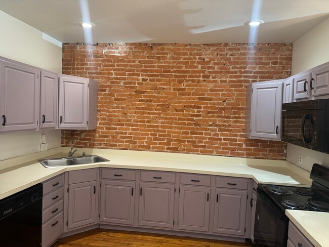 Photo - 1215 W 7th St