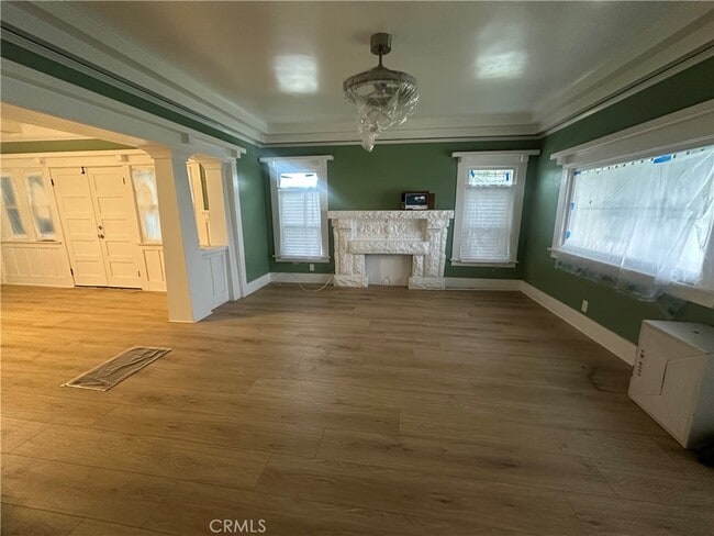 Building Photo - 1054 W 46th St Unit 1054 Rental
