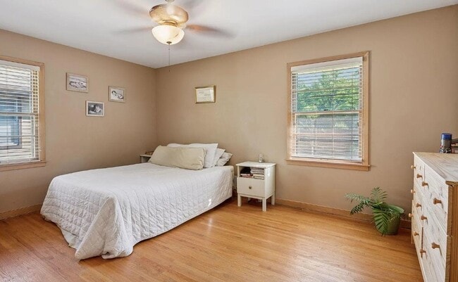 Photo - 2307 Harding St NE