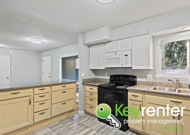 Photo - Updated 4-Bedroom, 2-Bath Tacoma Home for Rent Near Tacoma Community College and 6th Ave!