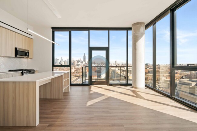 Photo - 533 S Damen Ave