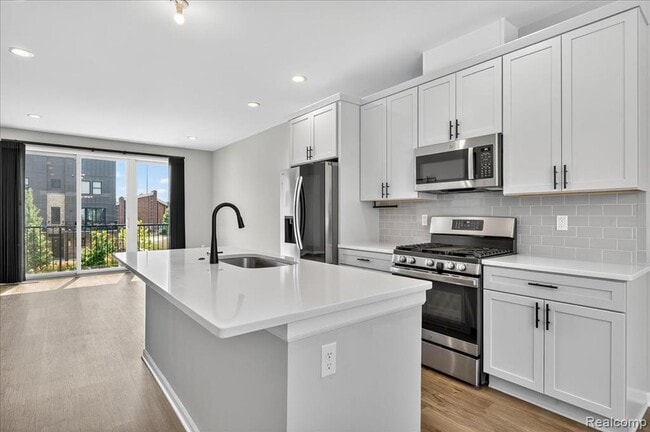 Photo - 1087 Hampton Cir