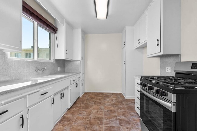 Photo - 4460 Ensign Ave.