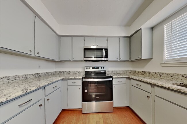 Photo - 7814 Greenedge Dr