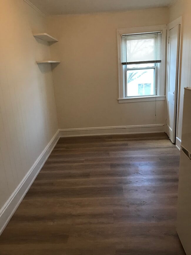 Building Photo - 121 Washington Ave Unit Efficiency Apartment