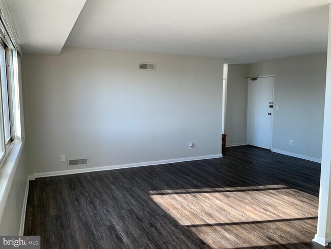 Photo - 4410 Oglethorpe St Unit 201