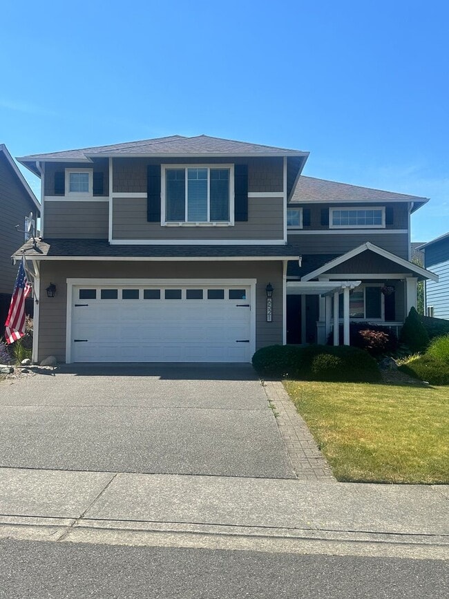 Building Photo - Beautiful Spacious Luxury Home