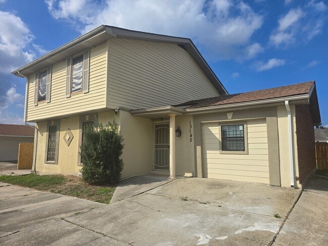 Building Photo - Spacious 5 Bedroom Single Home with Modern Comforts and Great Outdoor Space